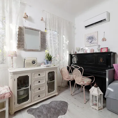 House Ingrid Nyaraló *